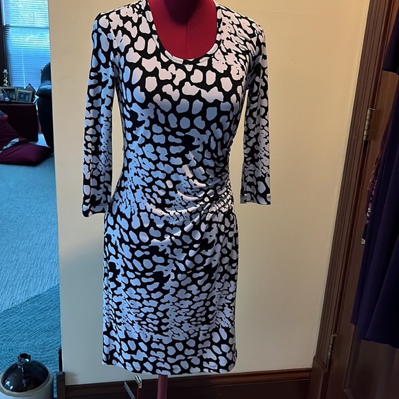 Calvin Klein dress midi Black white abstract print 3/4 sleeves Size 2 NWOT - Picture 1 of 7